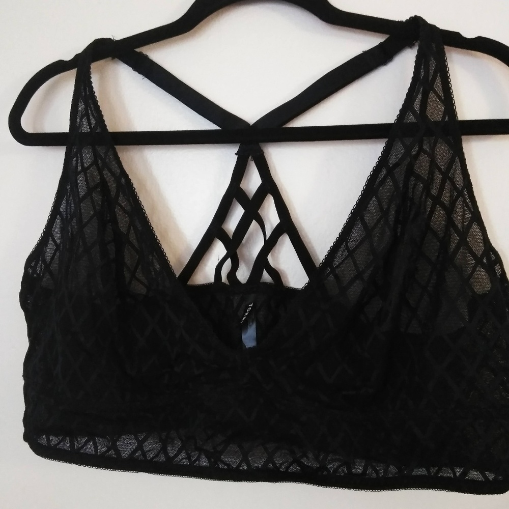 Torrid Pyramid Strappy Raceback Bralette Size 3